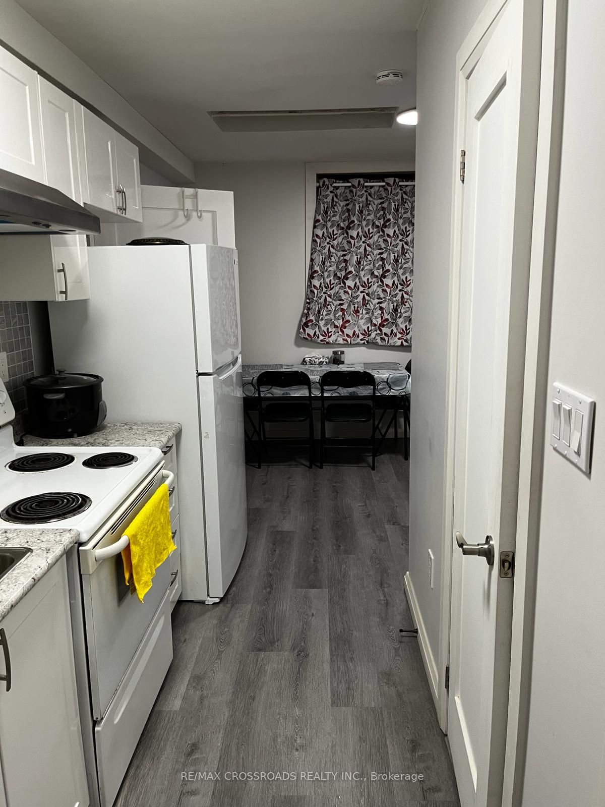 2704 Danforth Ave Property Photo 4