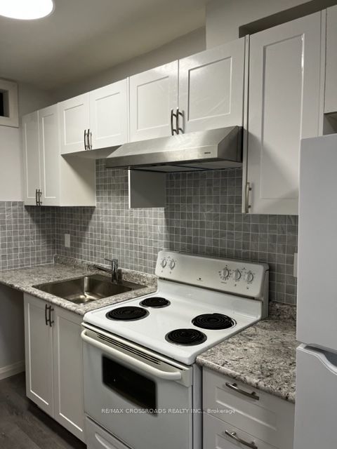2704 Danforth Ave Property Photo 7