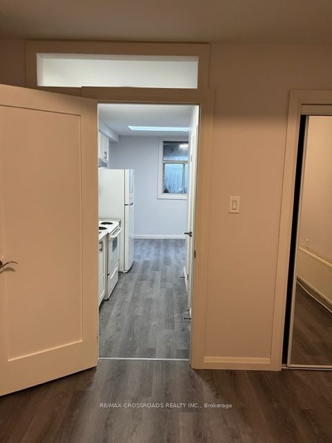 2704 Danforth Ave Property Photo 8
