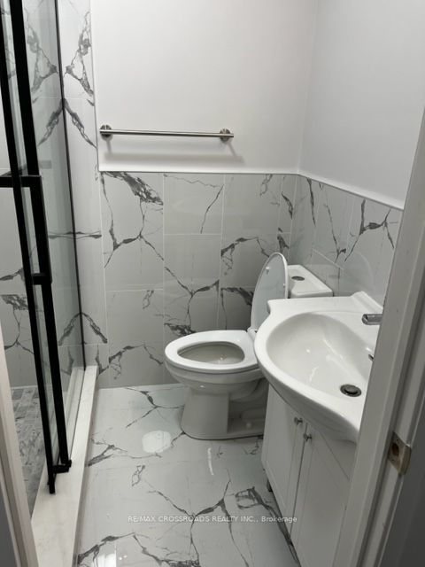 2704 Danforth Ave Property Photo 10