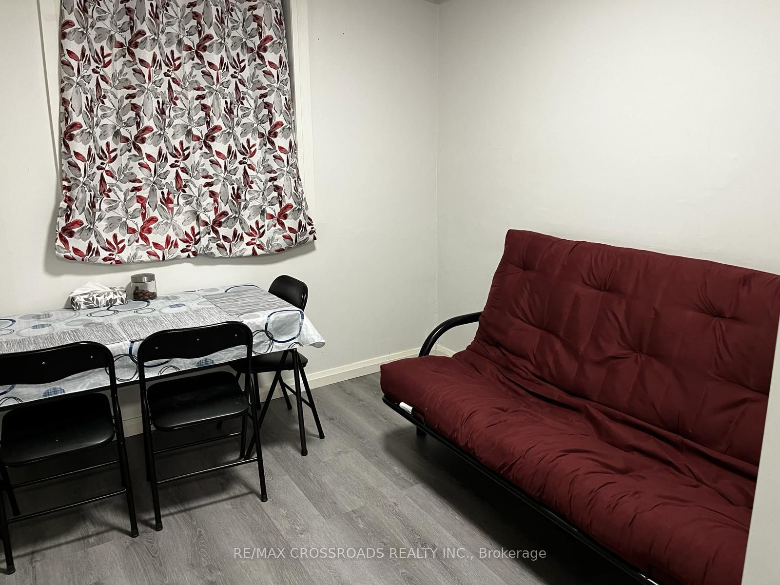 2704 Danforth Ave Property Photo 13