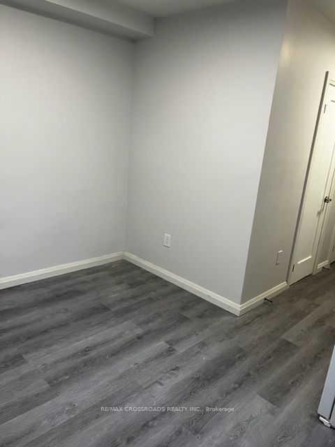 2704 Danforth Ave Property Photo 16