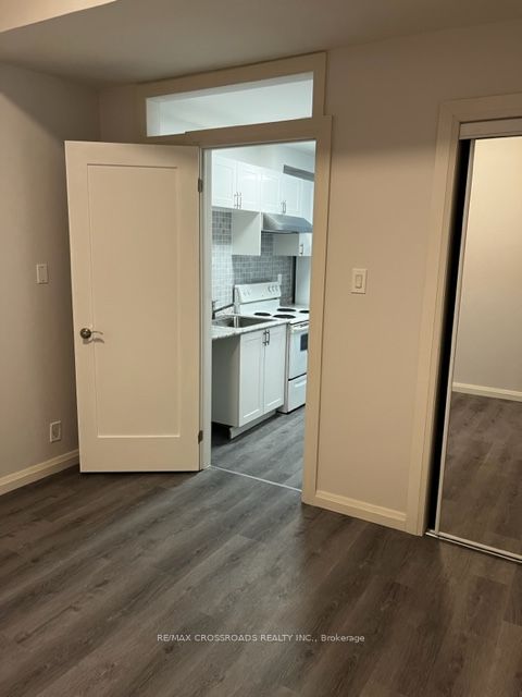 2704 Danforth Ave Property Photo 20