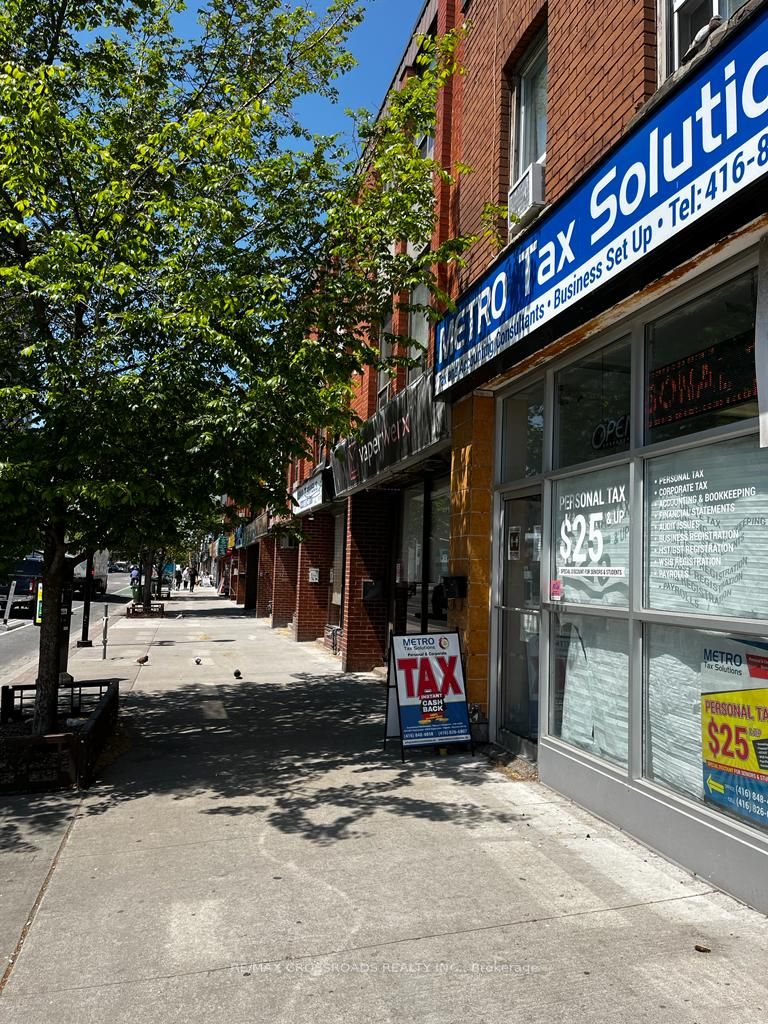 2704 Danforth Ave Property Photo 23
