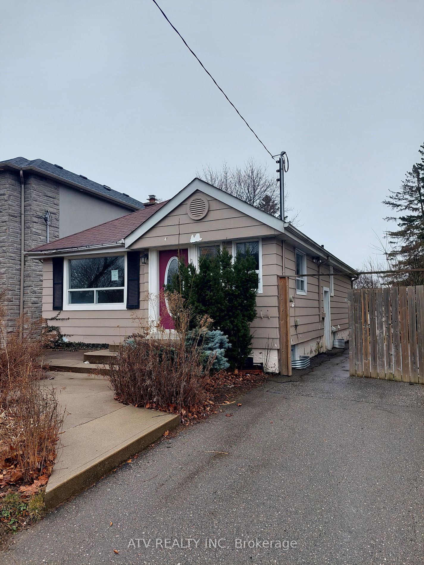 12 Harewood Ave Property Photo 1