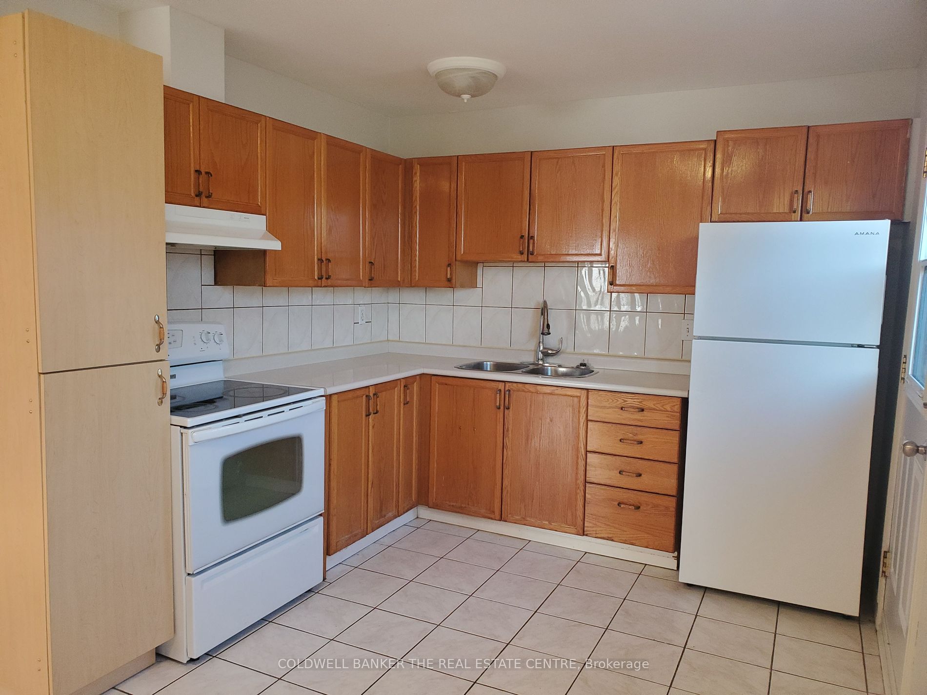 1191 Simcoe St S Property Photo 4