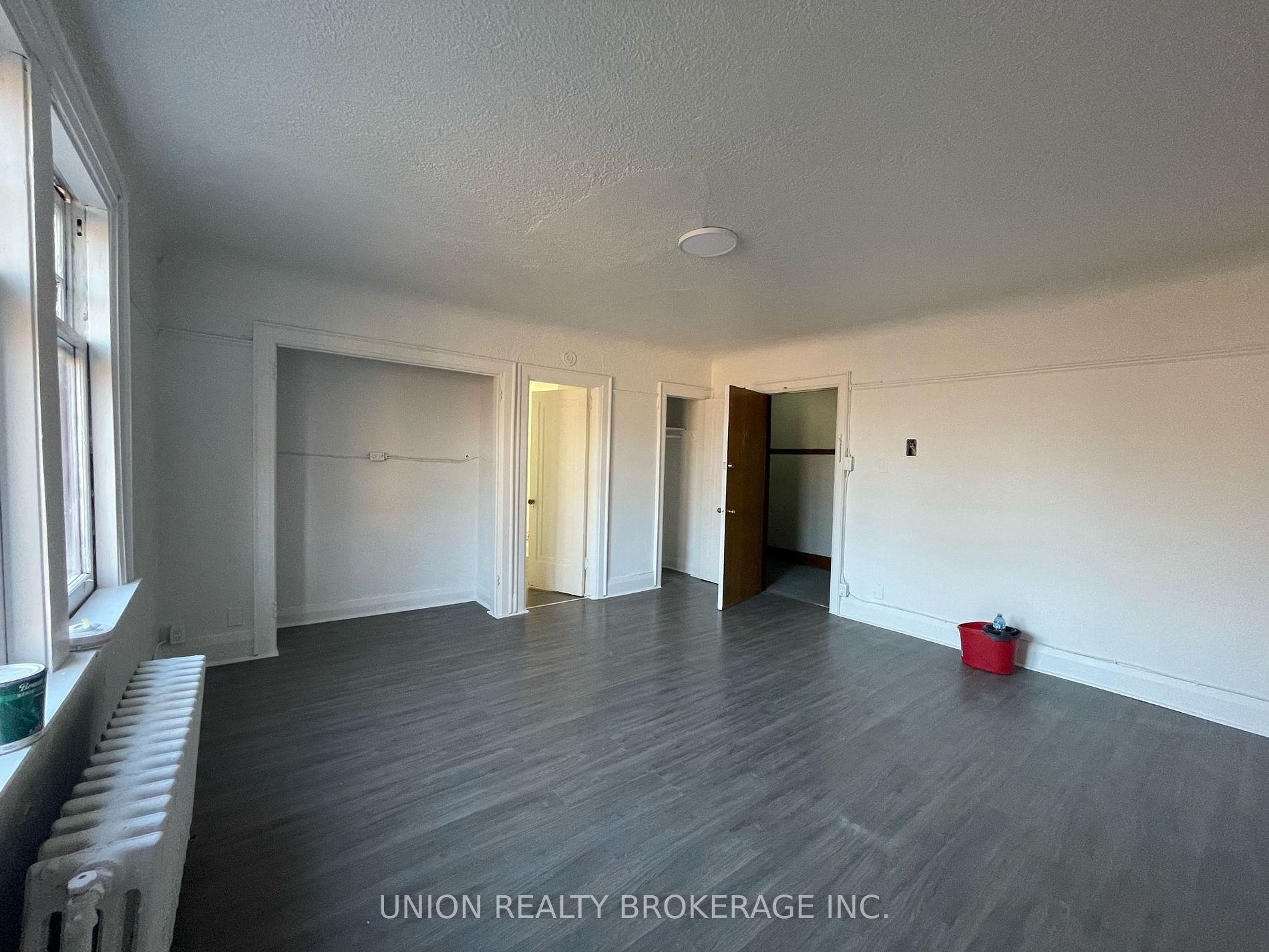 2393 Queen St E Property Photo 1