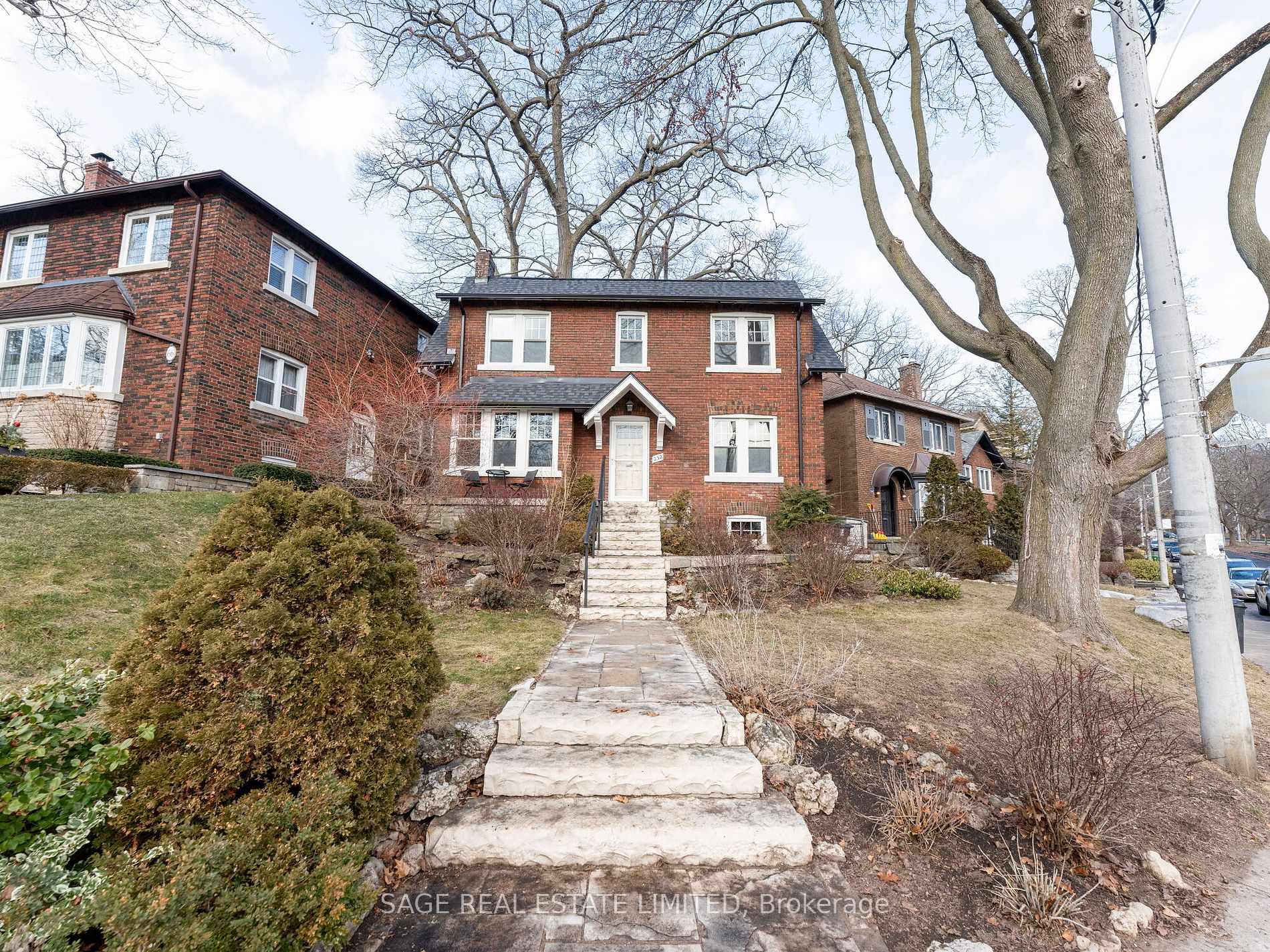 252 Glen Manor Dr W Property Photo 1