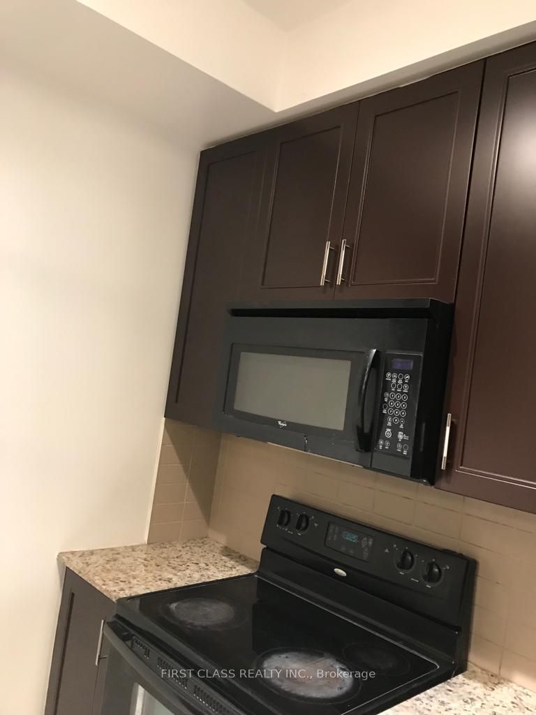 295 Village Green Sq 56 Property Photo 12