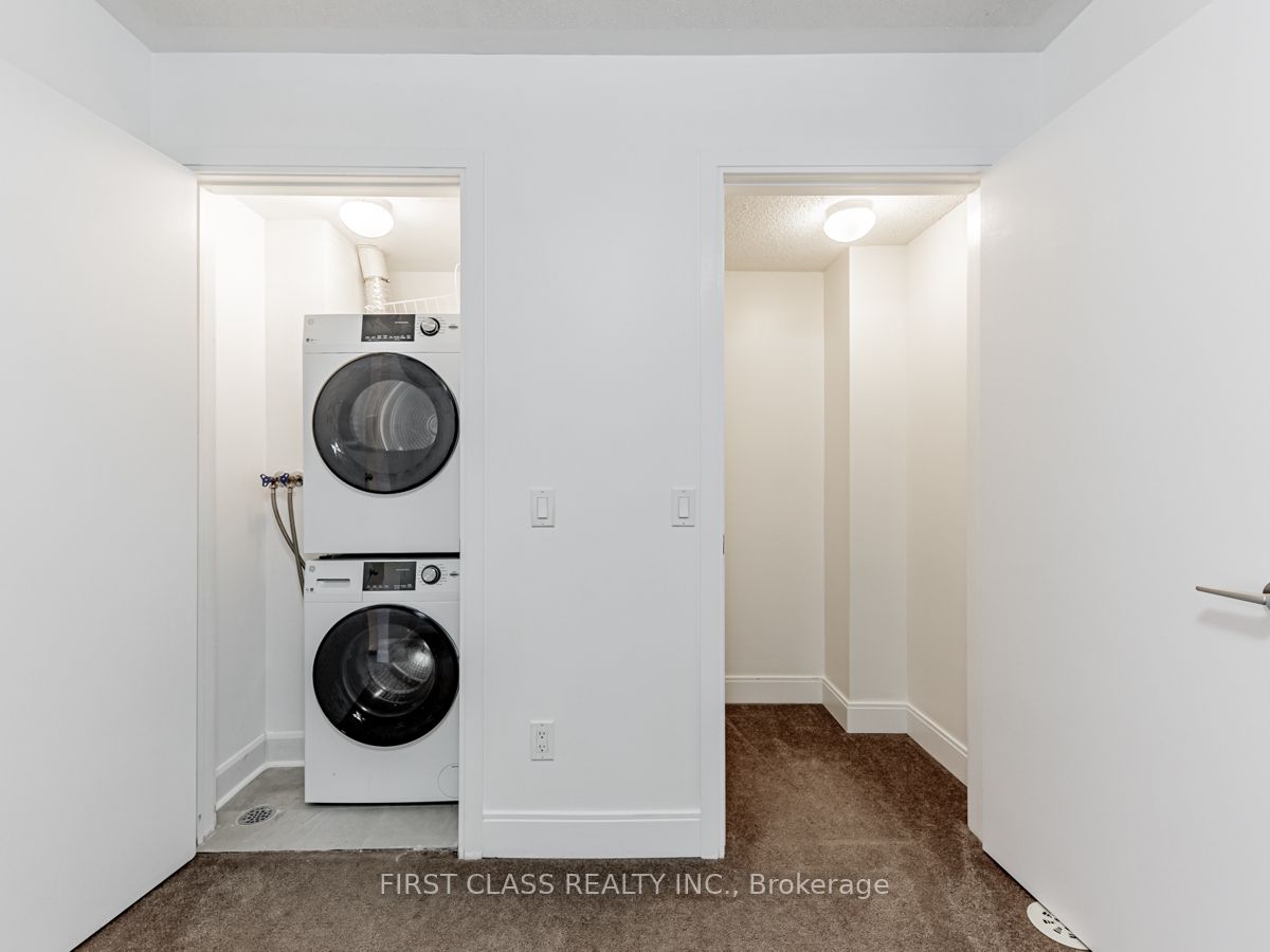 295 Village Green Sq 56 Property Photo 14