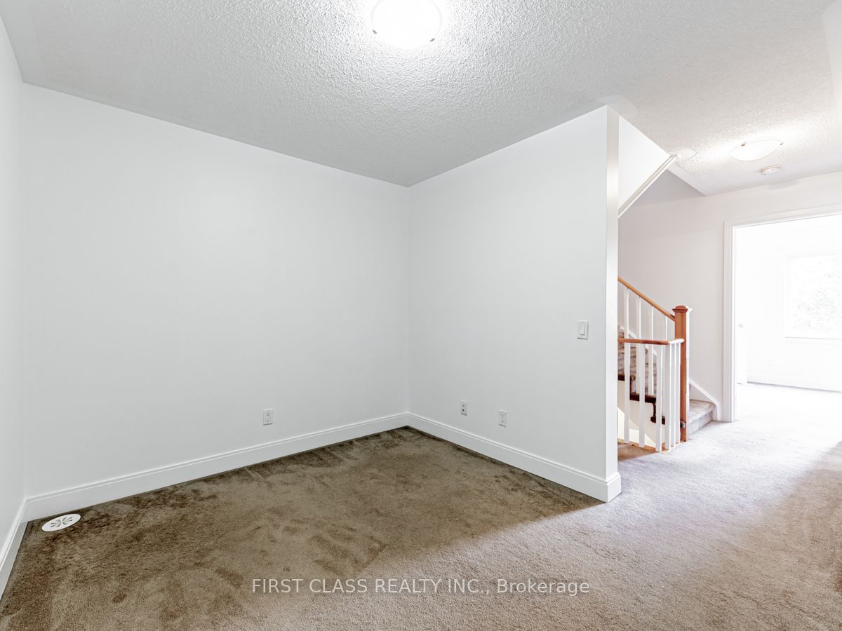 295 Village Green Sq 56 Property Photo 15