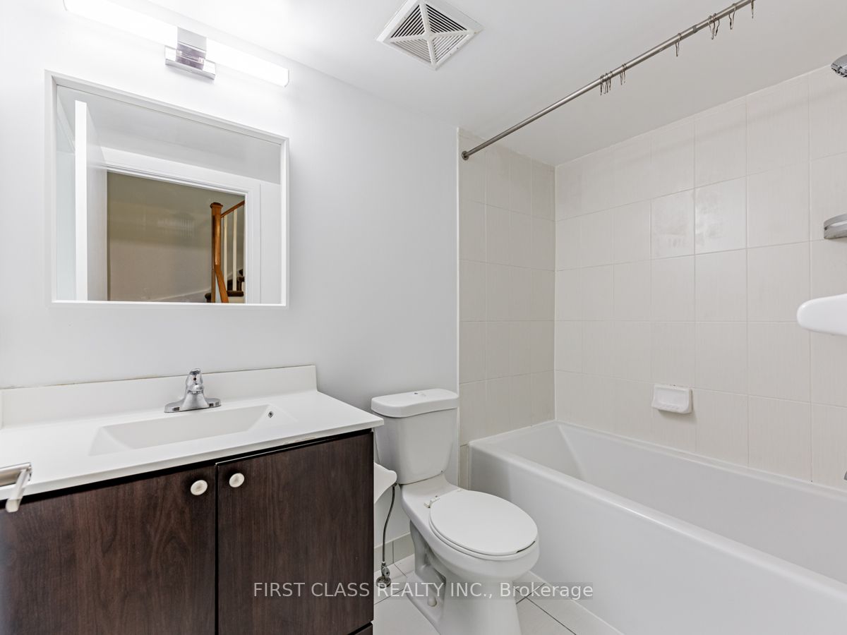 295 Village Green Sq 56 Property Photo 17