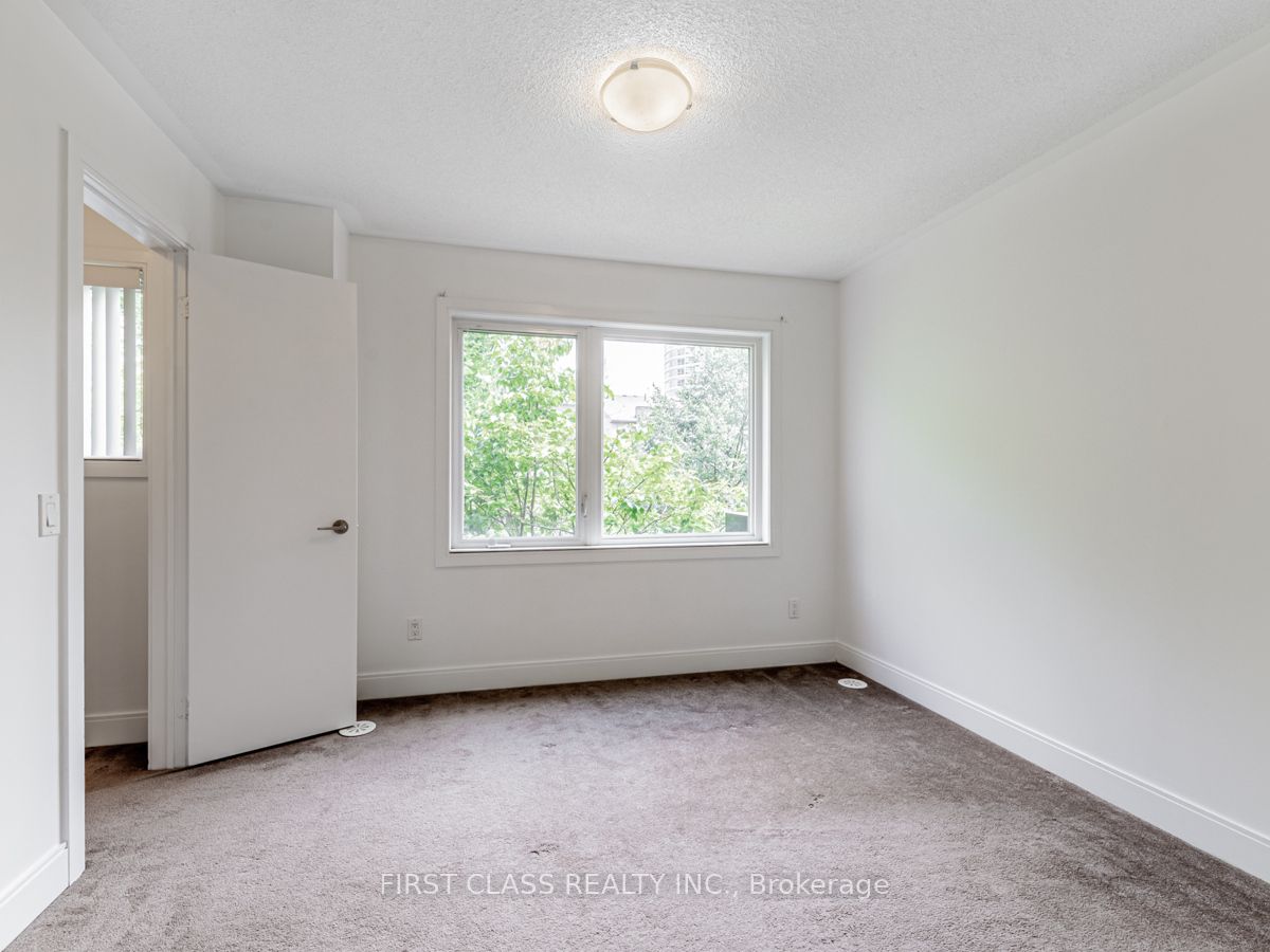 295 Village Green Sq 56 Property Photo 19