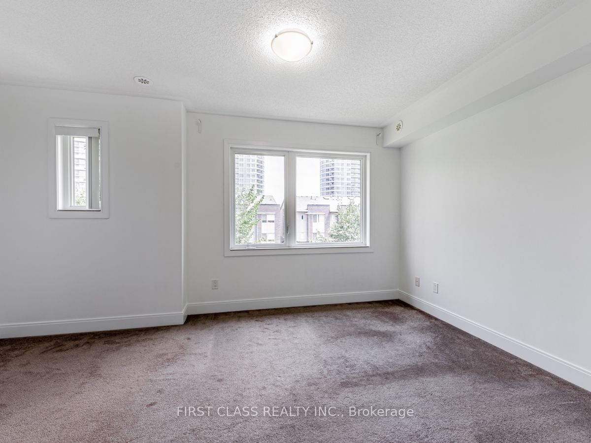 295 Village Green Sq 56 Property Photo 26