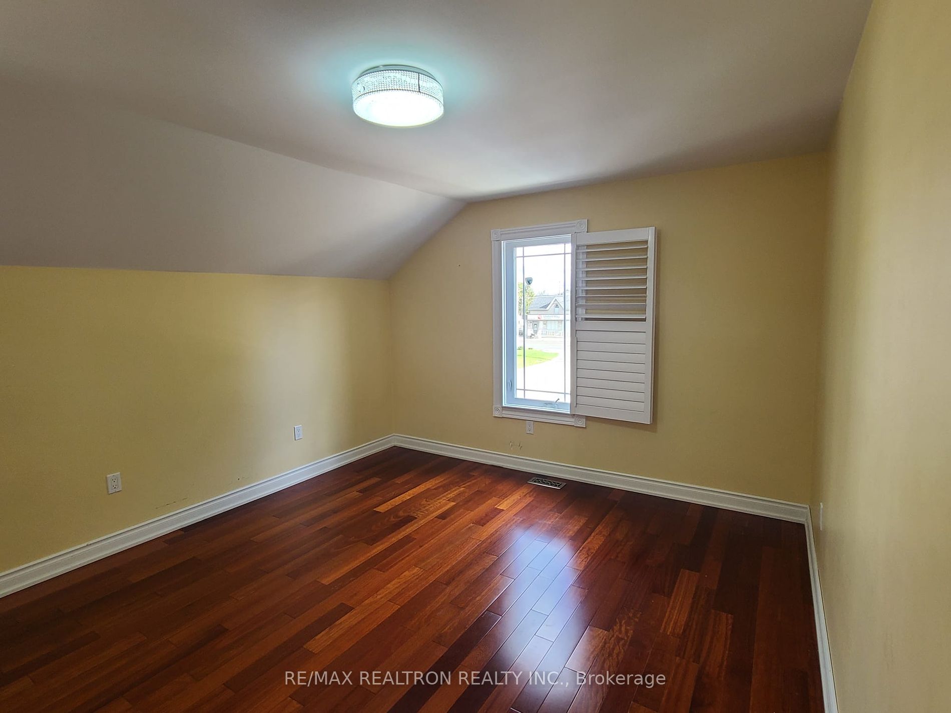 17 Royal St Property Photo 4
