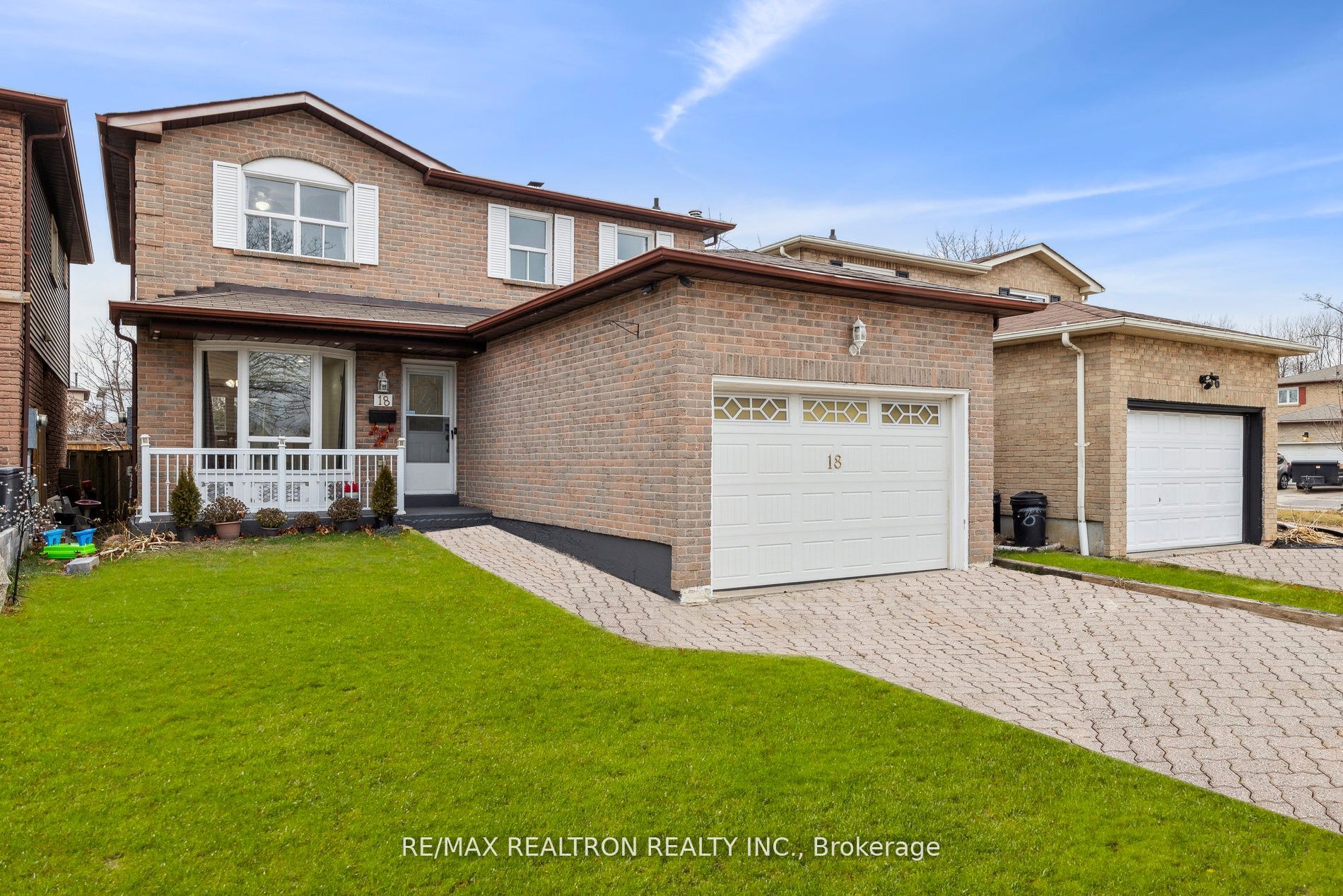 18 Charlton Cres Property Photo 1