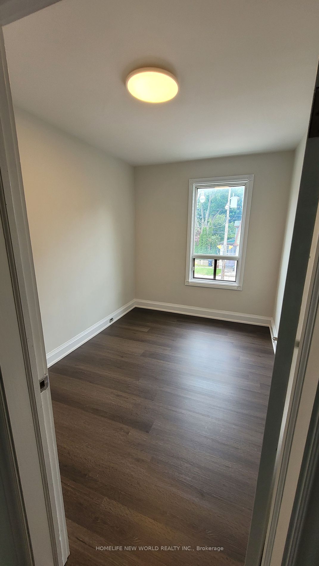 1842 Dundas St E Property Photo 5