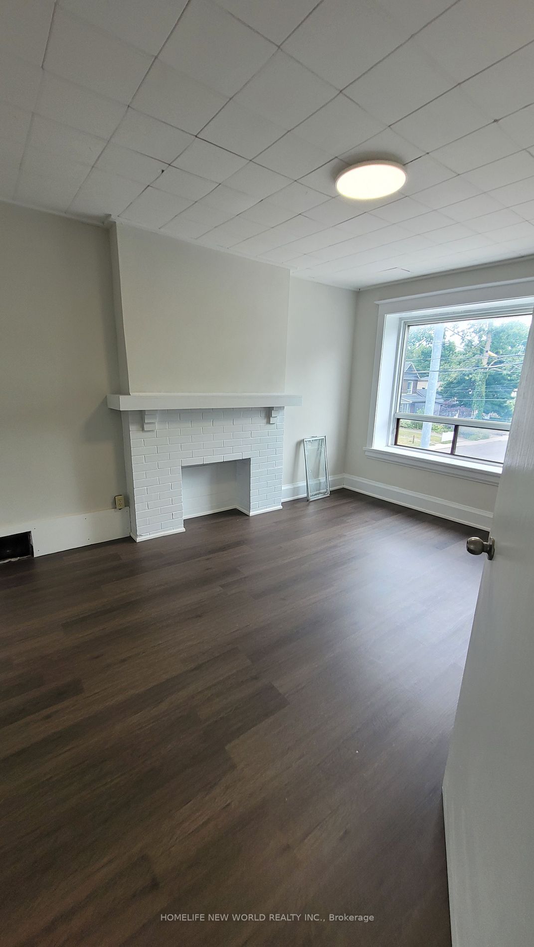 1842 Dundas St E Property Photo 6