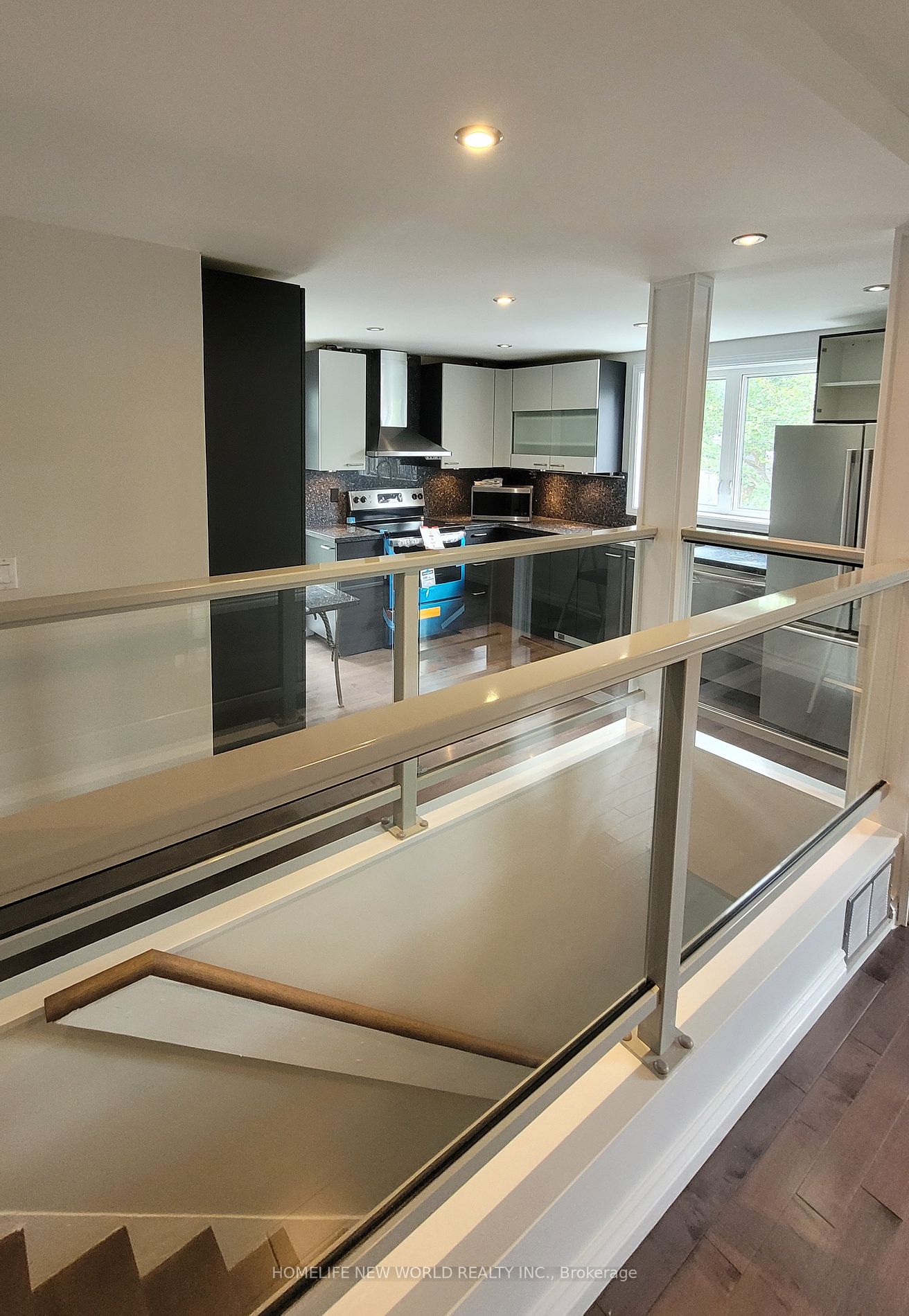 1842 Dundas St E Property Photo 12