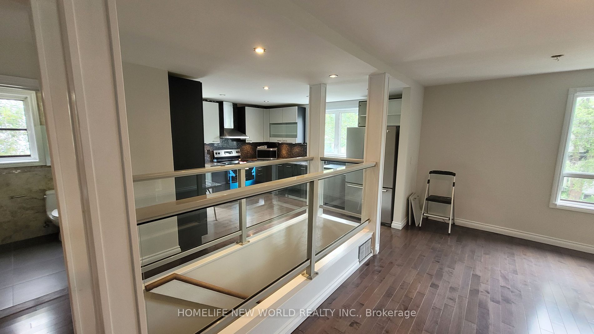 1842 Dundas St E Property Photo 13