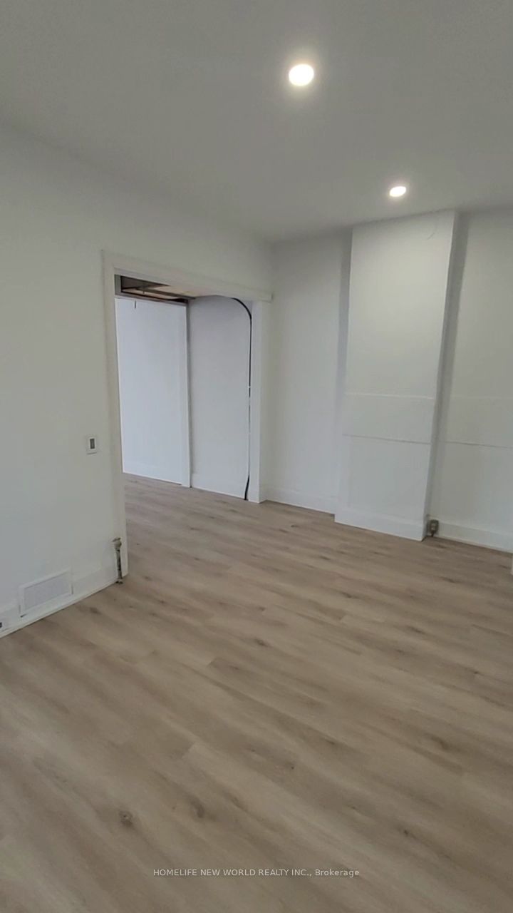 1842 Dundas St E Property Photo 20