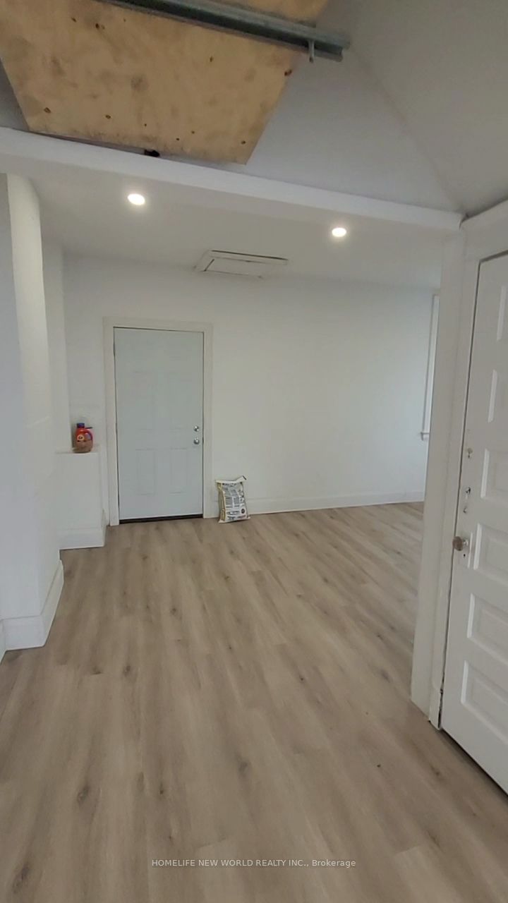 1842 Dundas St E Property Photo 24