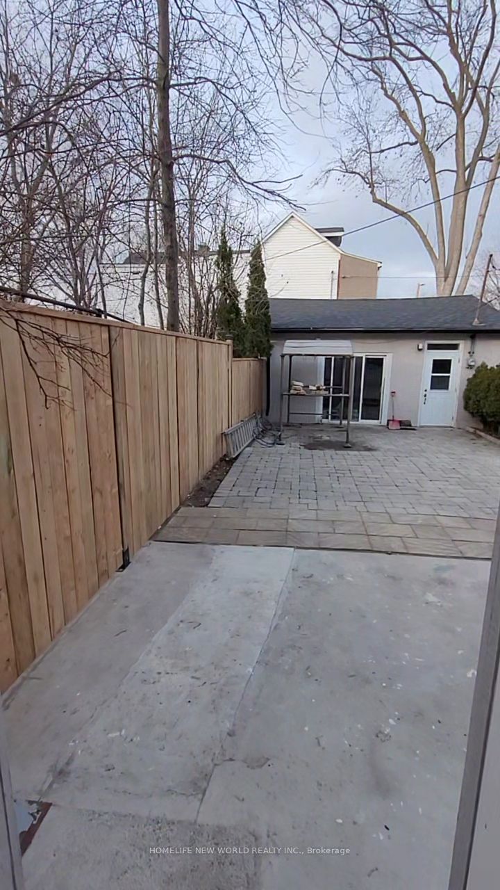1842 Dundas St E Property Photo 26