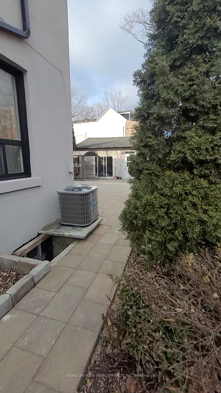 1842 Dundas St E Property Photo 38