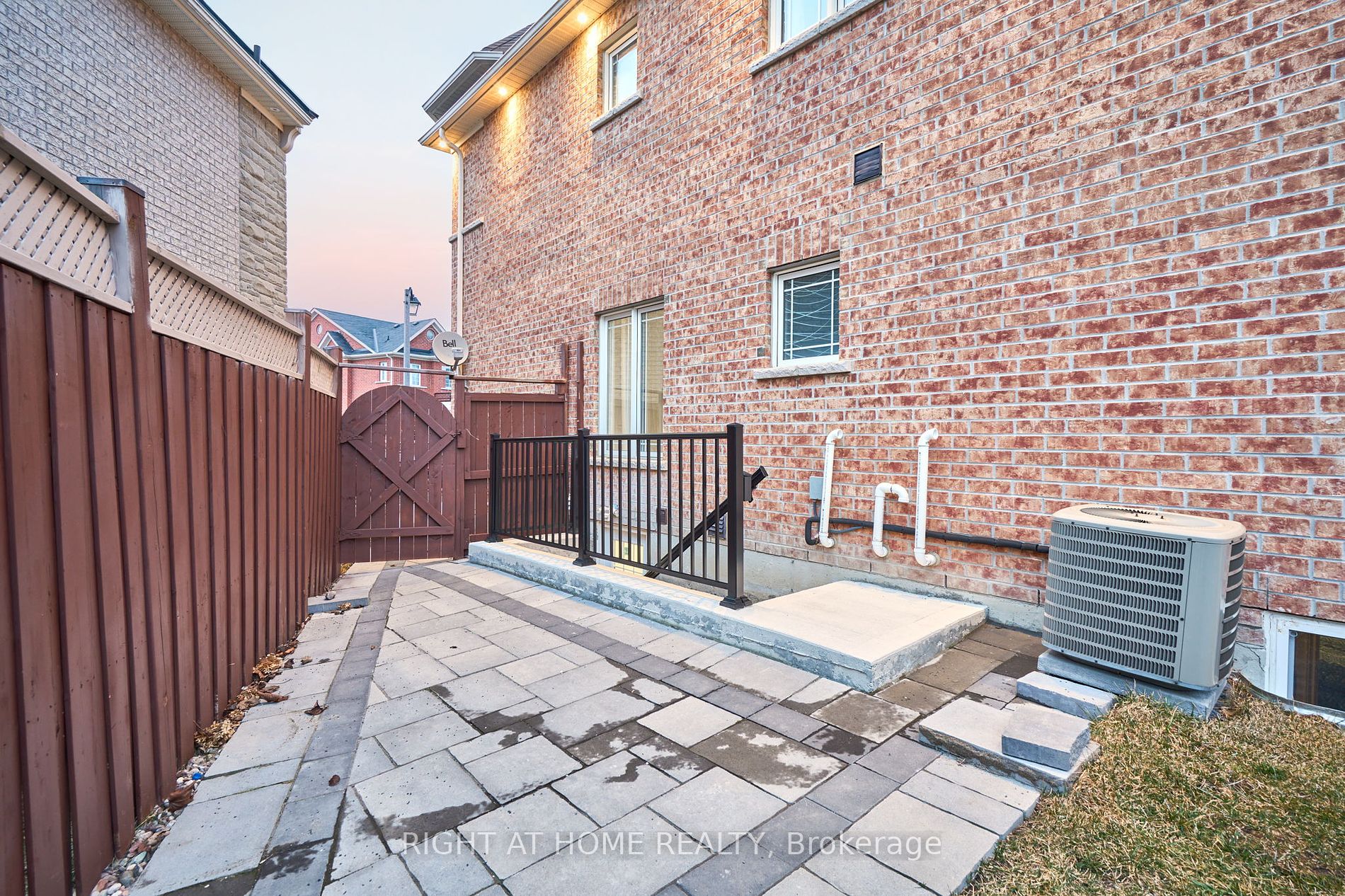 17 Bellotti Cres Property Photo 2