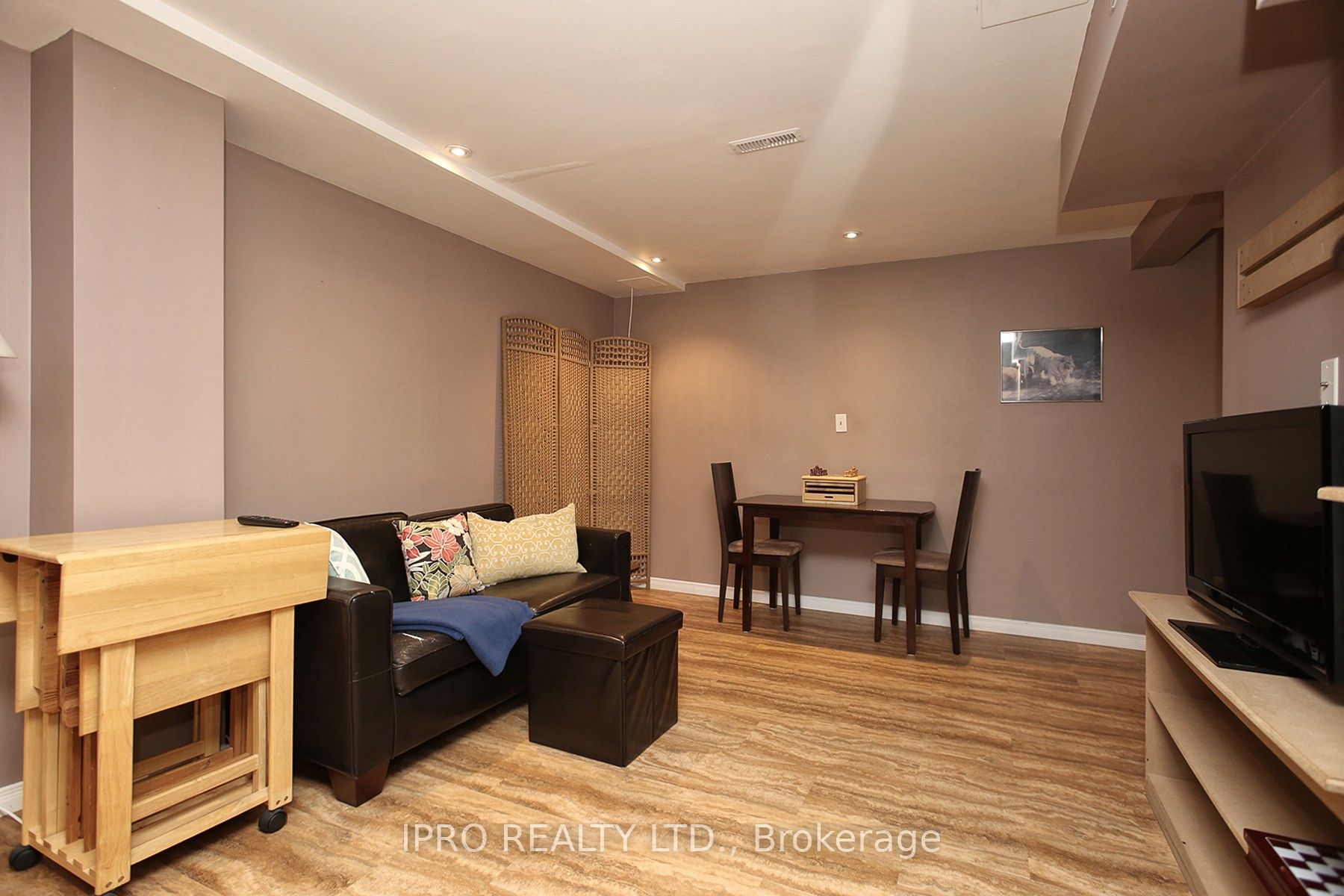 57 Bushford St Property Photo 8
