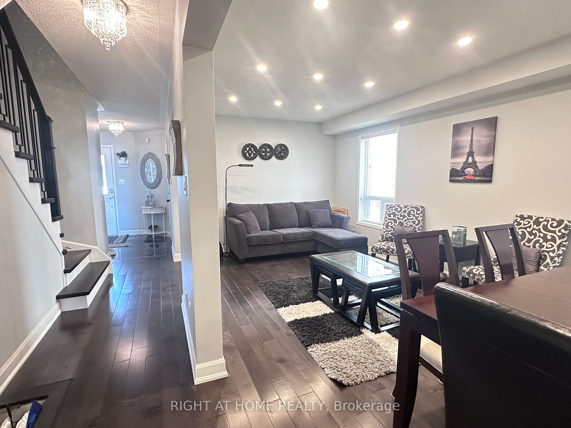 18 Howling Cres Property Photo 4