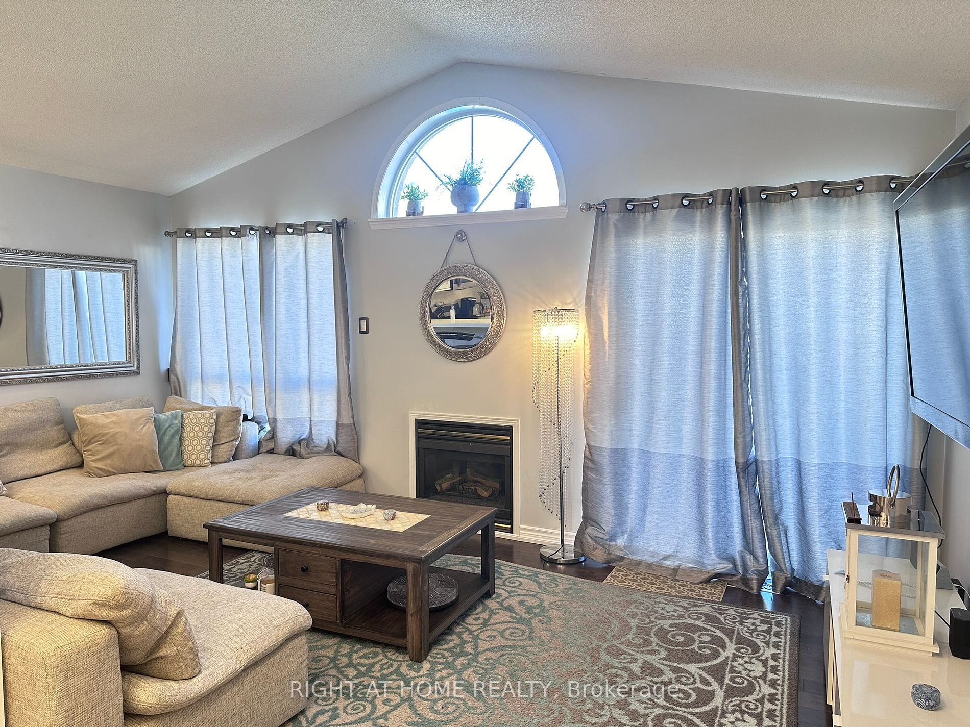 18 Howling Cres Property Photo 6