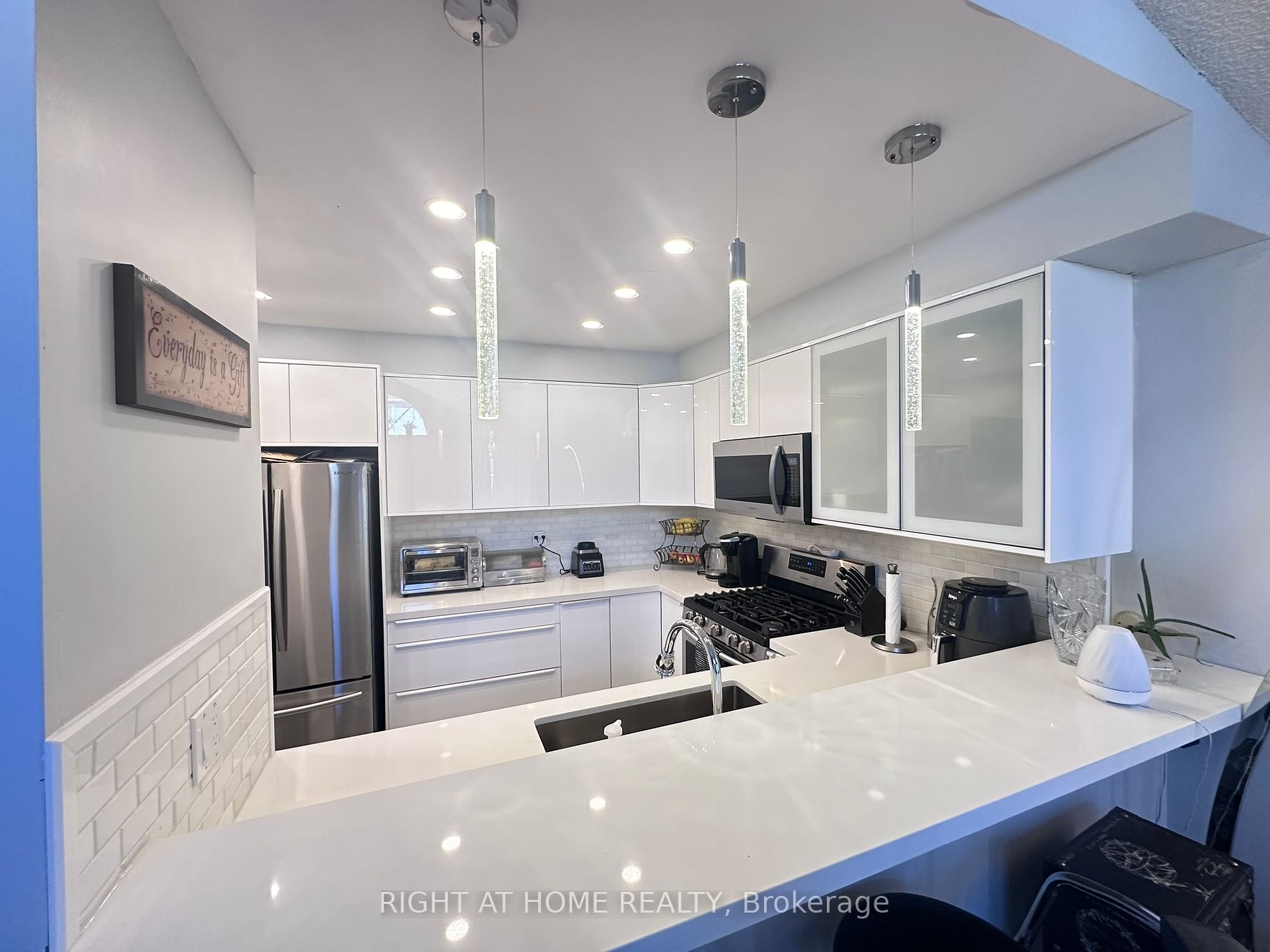 18 Howling Cres Property Photo 8
