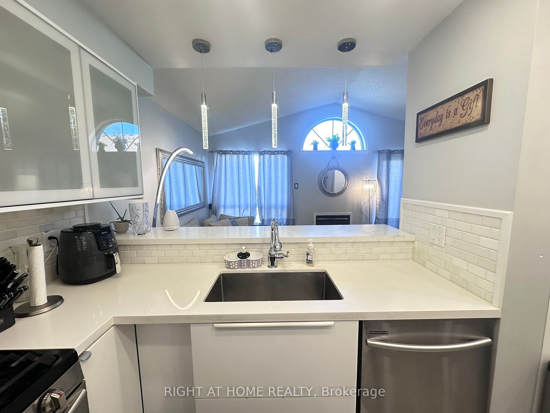 18 Howling Cres Property Photo 9