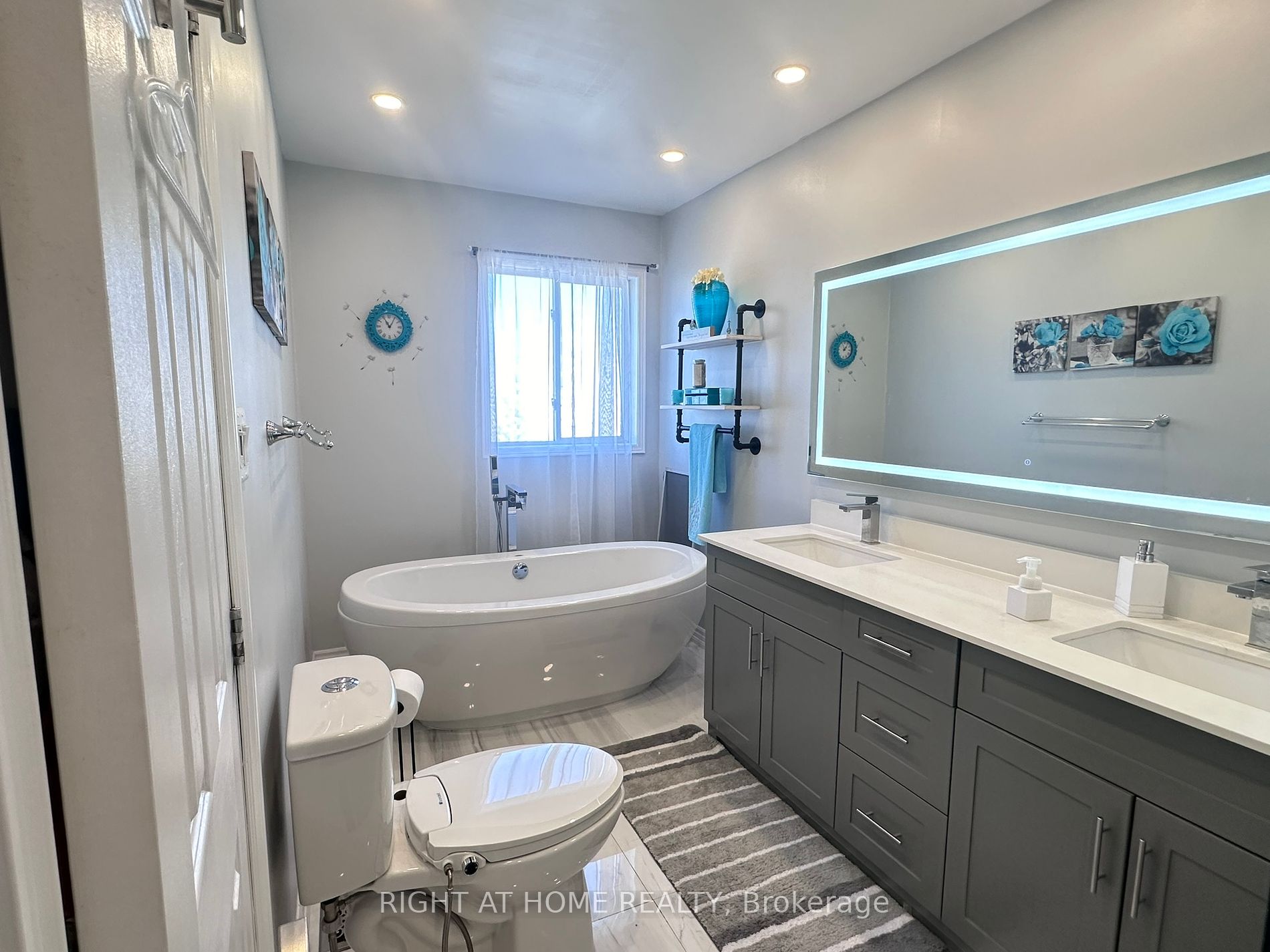 18 Howling Cres Property Photo 14