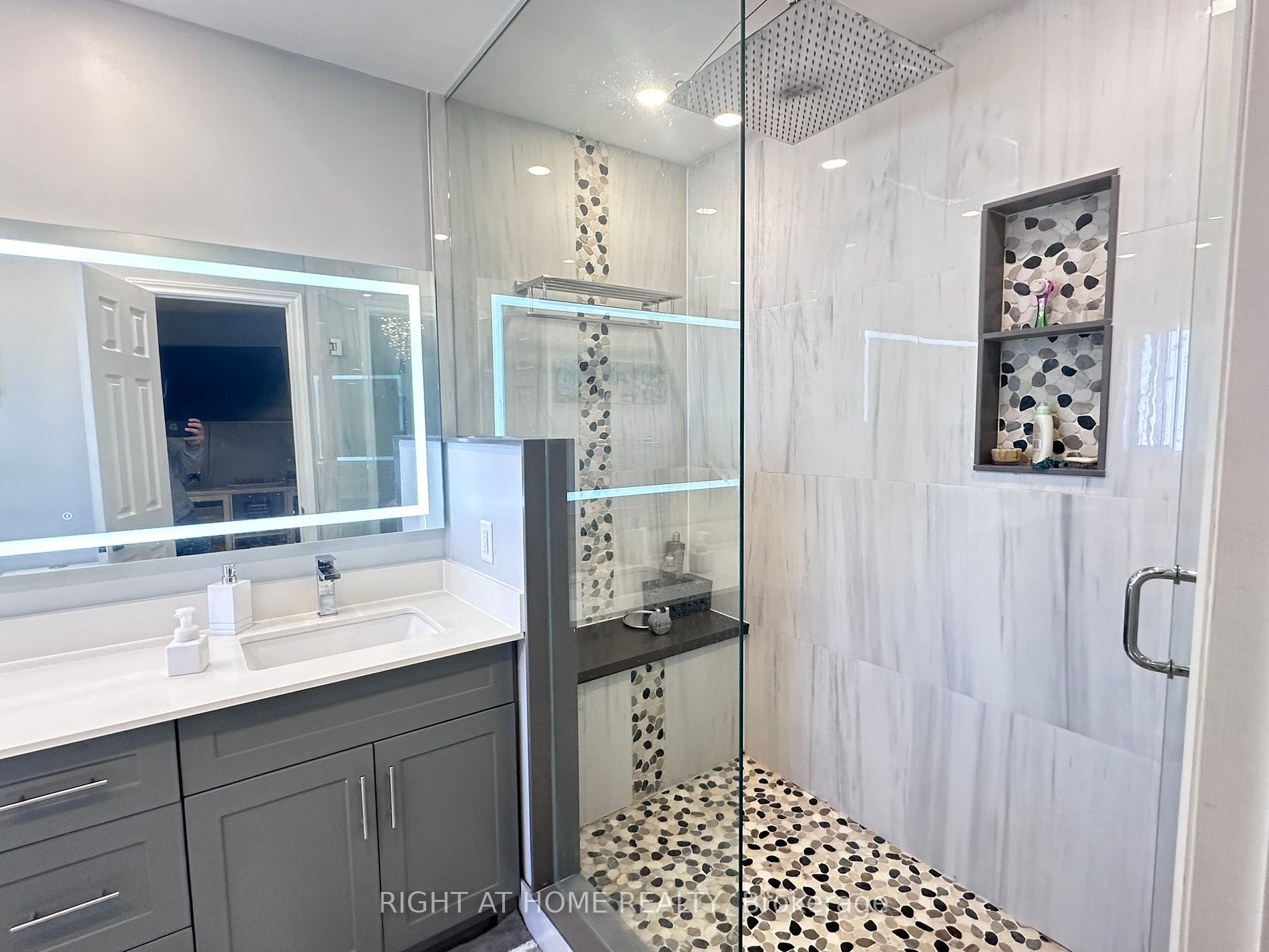 18 Howling Cres Property Photo 15