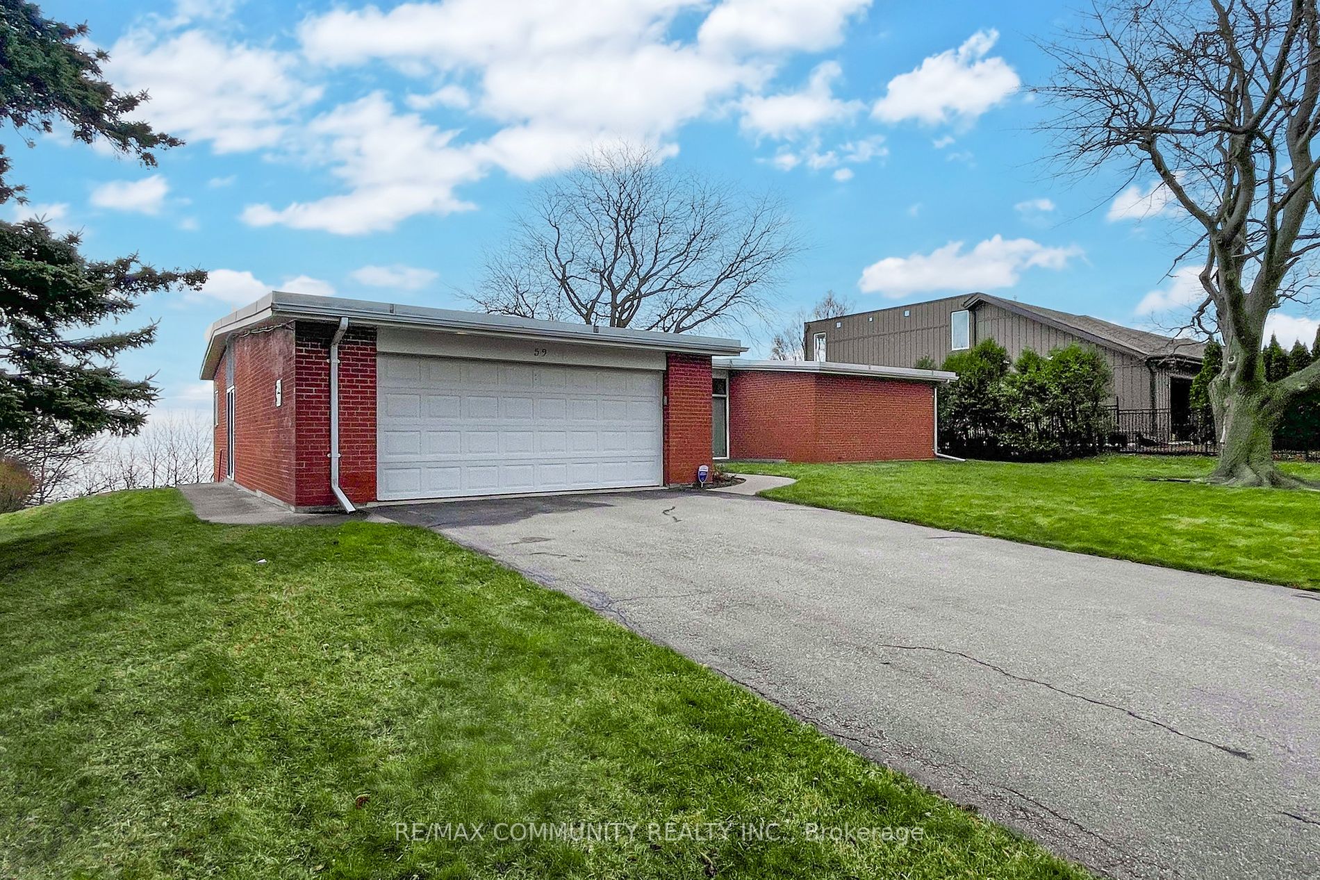 59 Hill Cres Property Photo 3