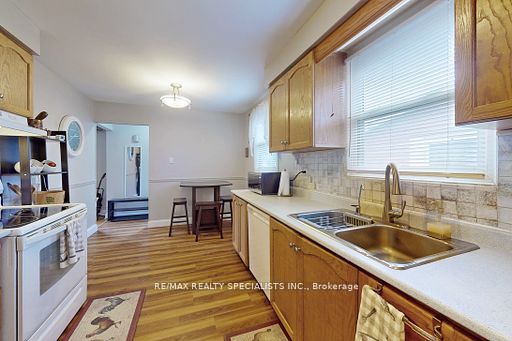 408 Century St Property Photo 3
