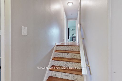 408 Century St Property Photo 4