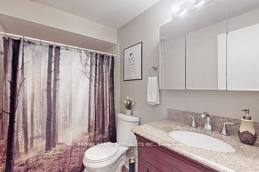 408 Century St Property Photo 6