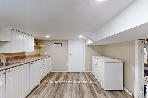 408 Century St Property Photo 9