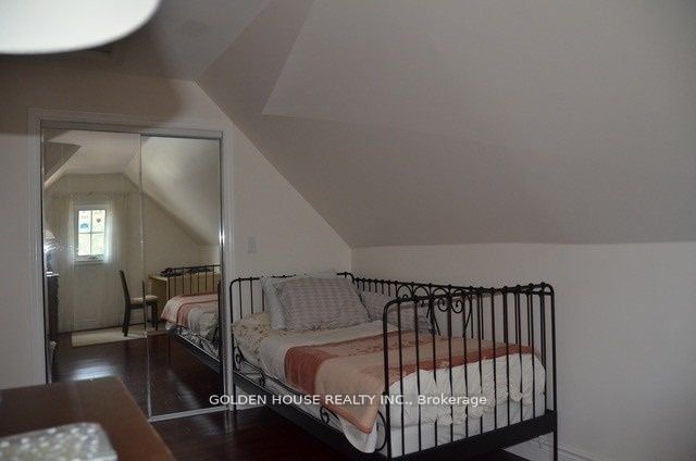 443 Broadview Ave S Property Photo 4