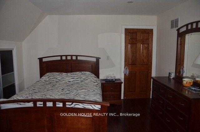 443 Broadview Ave S Property Photo 5