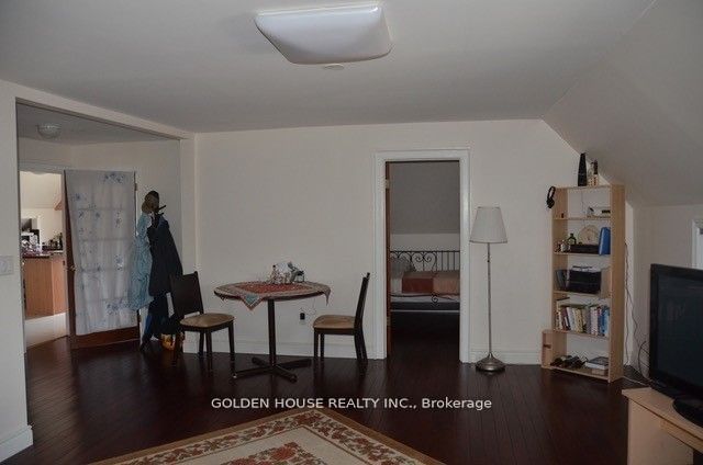 443 Broadview Ave S Property Photo 8