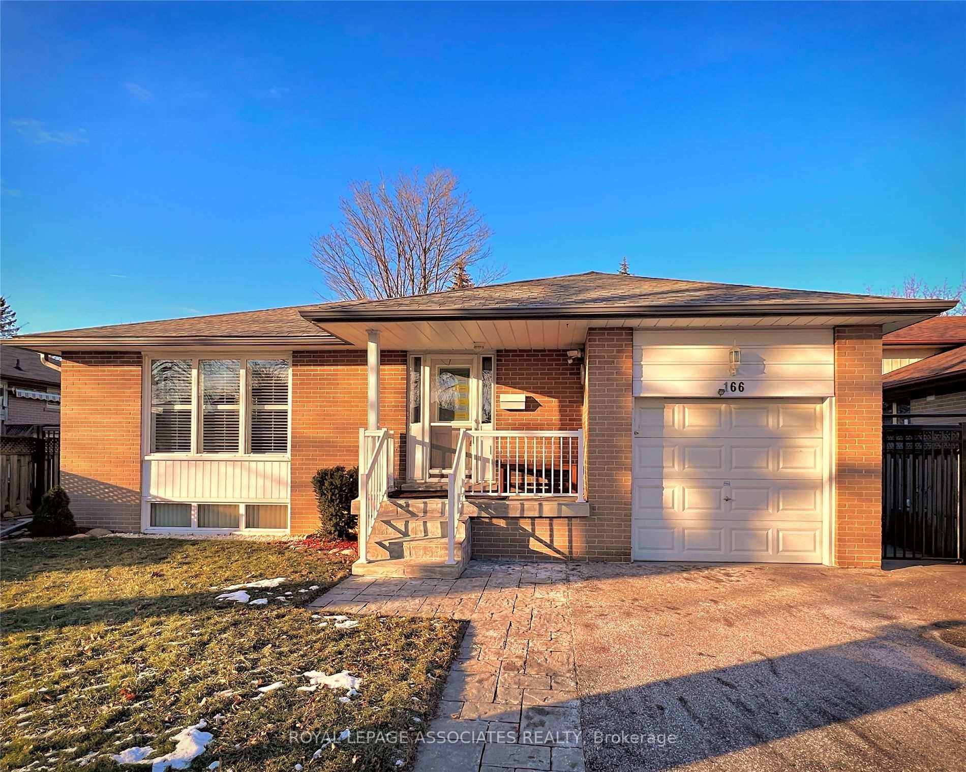 166 Lynnbrook Dr Property Photo 1