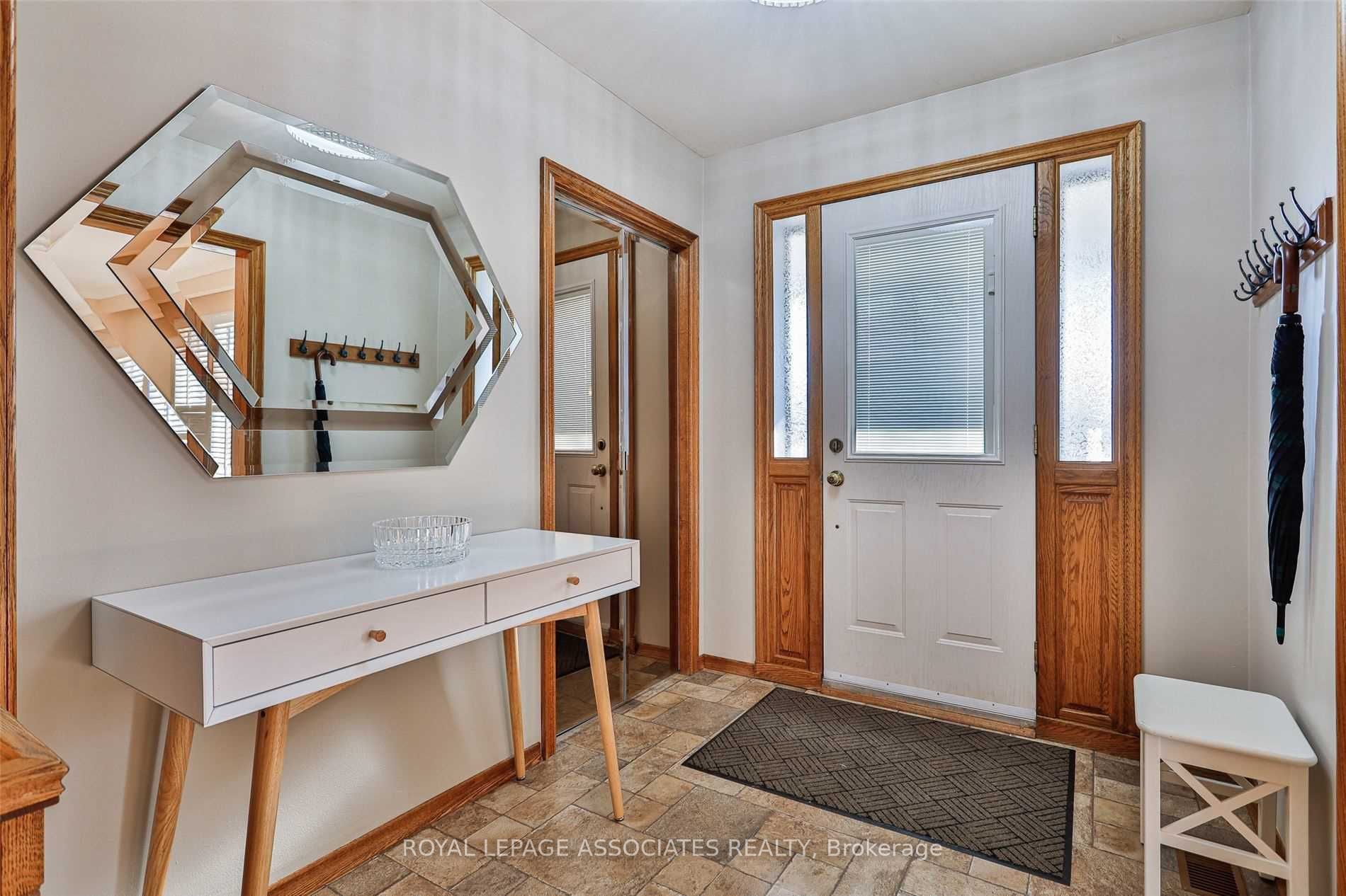 166 Lynnbrook Dr Property Photo 2