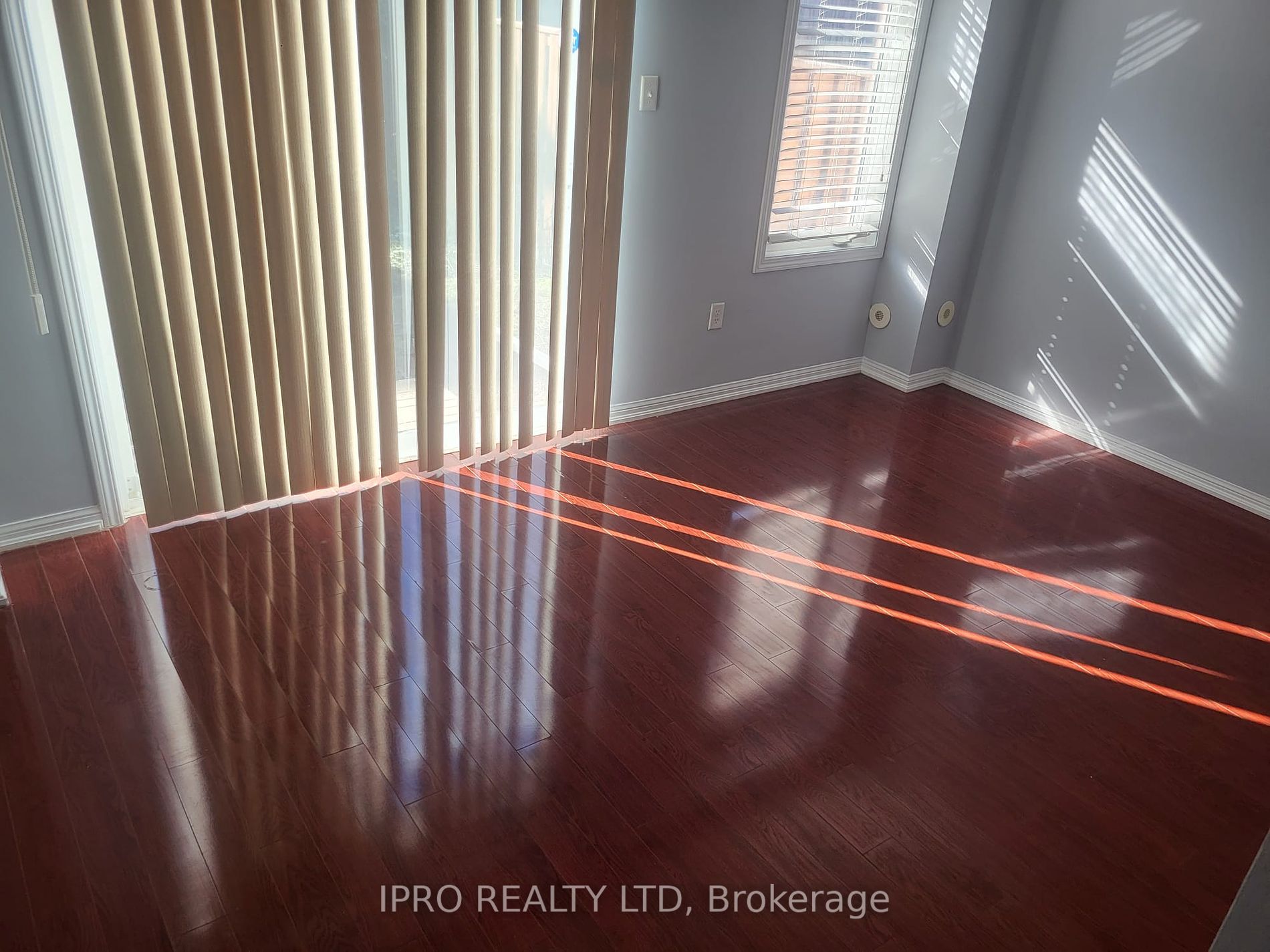 19 Winkler Terr Property Photo 3