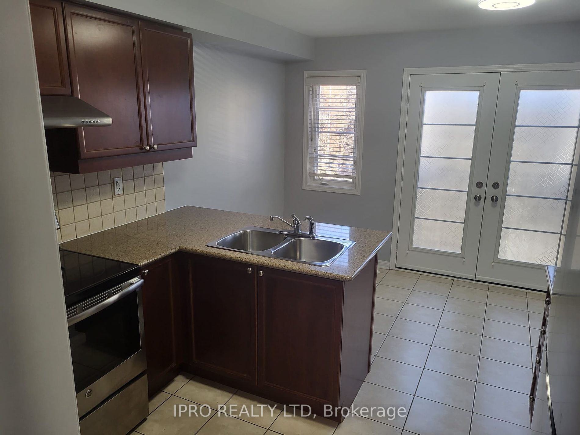 19 Winkler Terr Property Photo 5