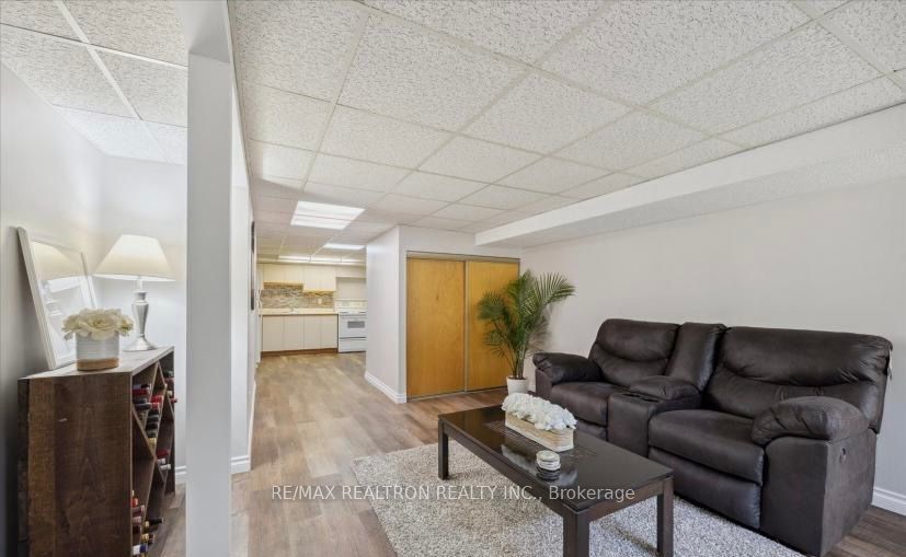 51 Griffen (basement) Dr Property Photo 2