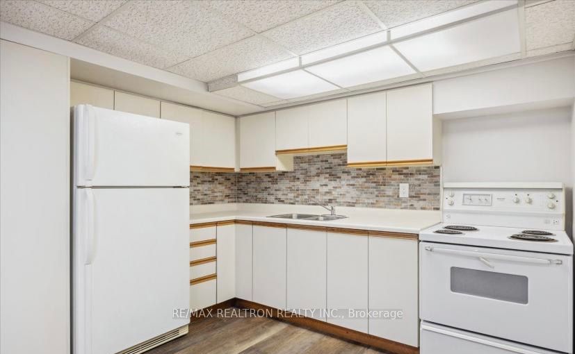 51 Griffen (basement) Dr Property Photo 3